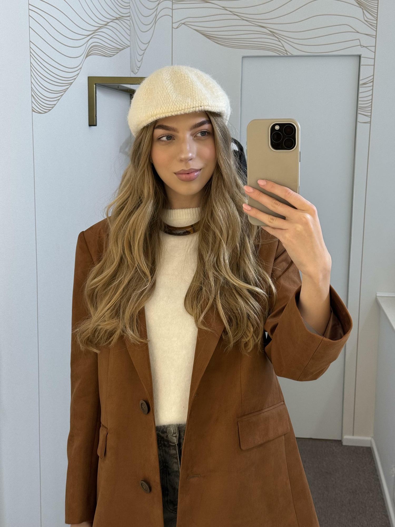 Кепи  из пушистой ткани