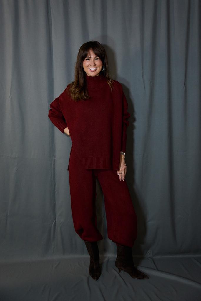 Костюм трикотажный  с брюками бордовый шерстяной