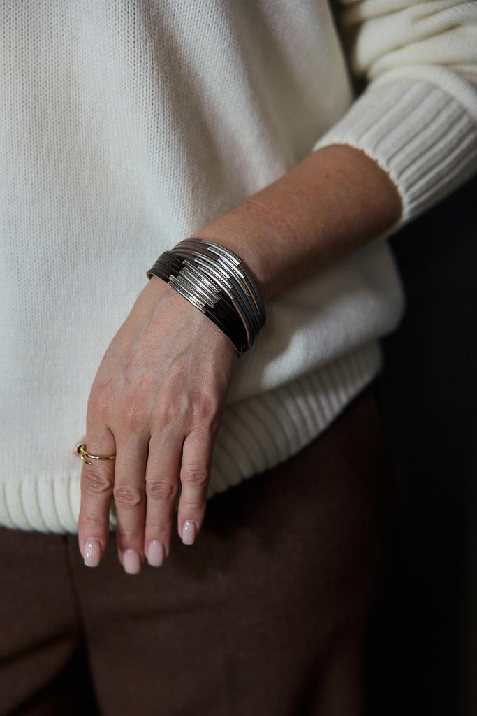 Браслет из экокожи на магните