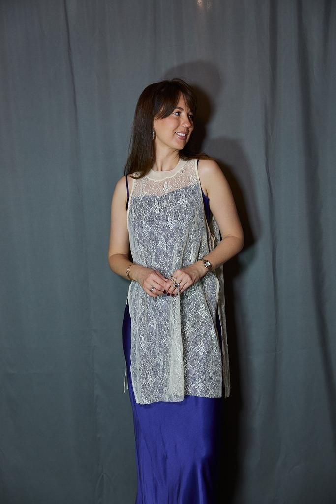 Топ длинный  из вискозы молочный  кружевной