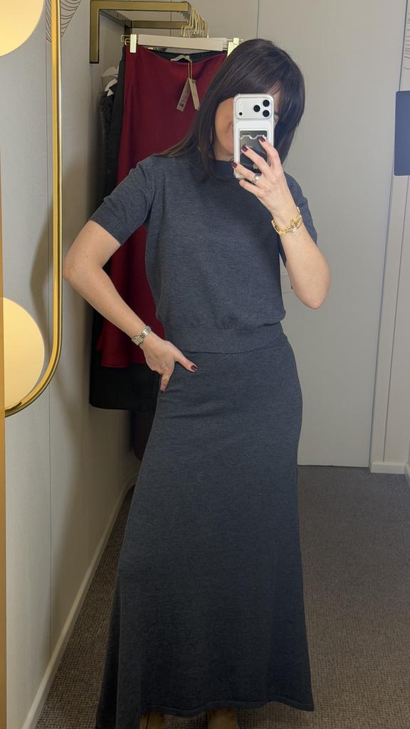 Костюм трикотажный  серый с  юбкой