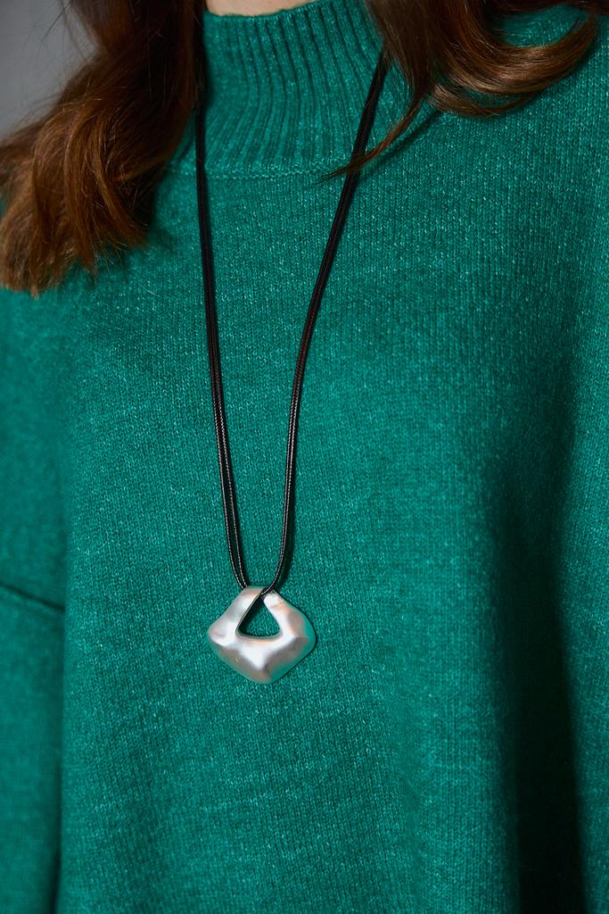 Украшение  на шею длинное с  матовым серебром