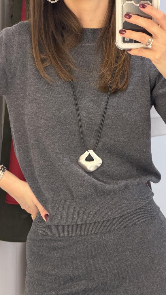 Украшение  на шею длинное с  матовым серебром