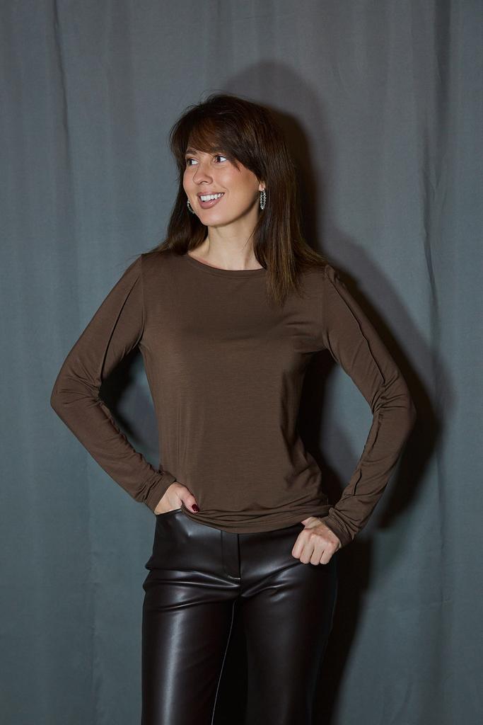 Лонгслив в коричневом   цвете с блеском