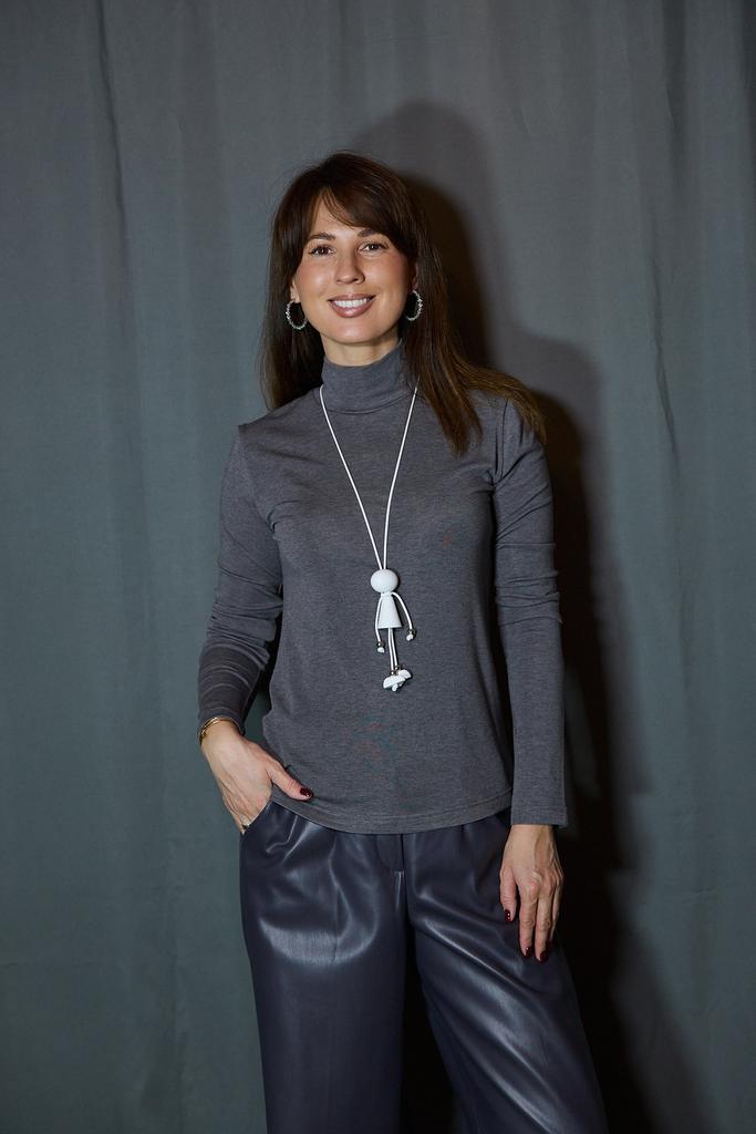 Лонгслив с воротником  в сером   цвете с шерстью