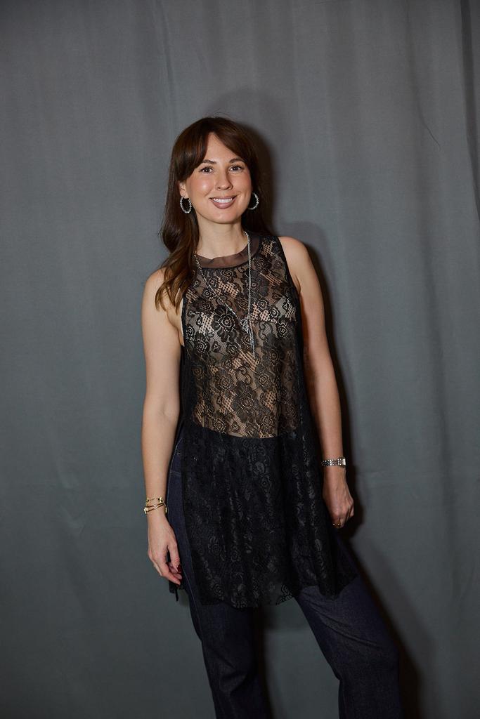 Топ длинный  из вискозы чёрный  кружевной