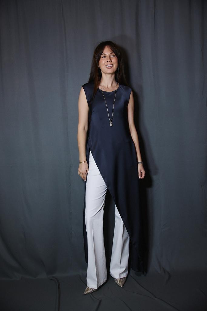 Топ синий  длинный асимметричный  из атласной  вискозы