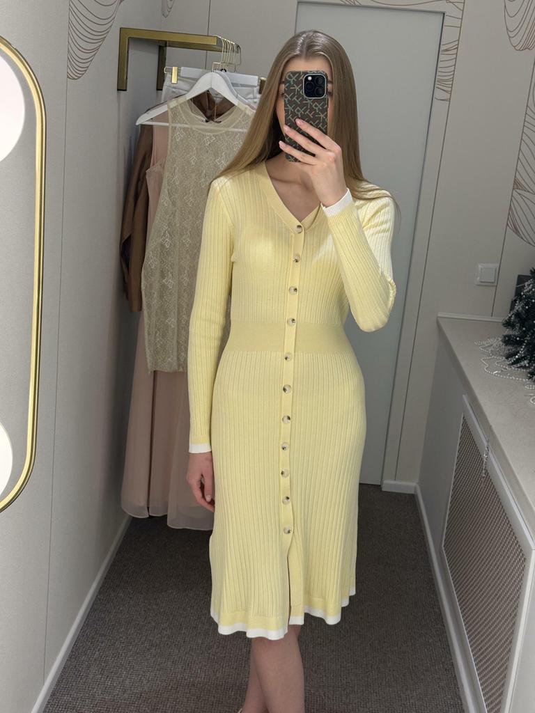 Платье вязаное желтое