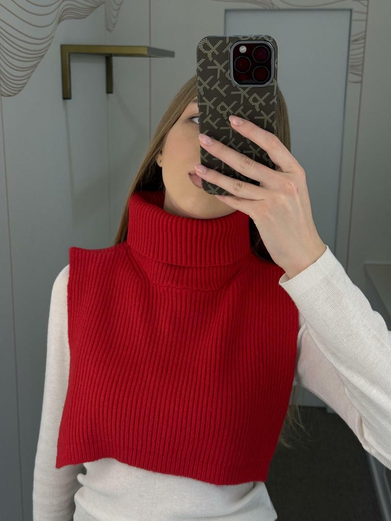 Вязаный воротник снуд красный