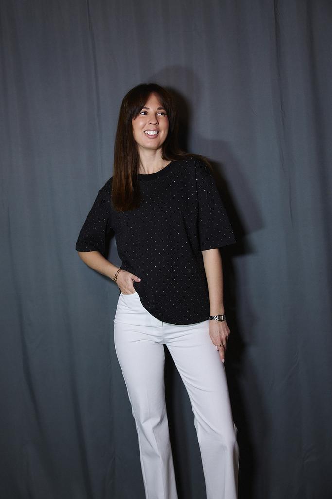 Черная   футболка со стразами