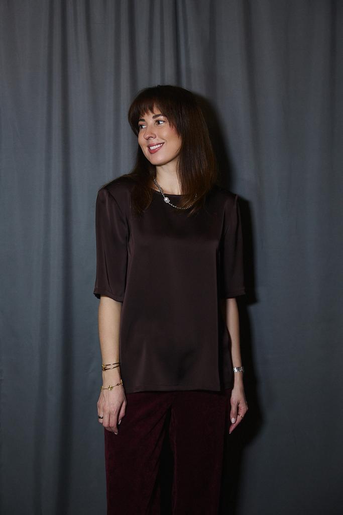 Футболка из атласной вискозы в шоколадном цвете