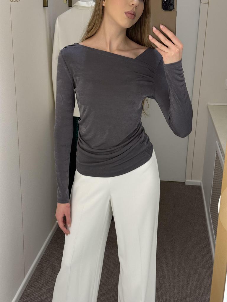 Лонгслив в сером цвете с асимметрией