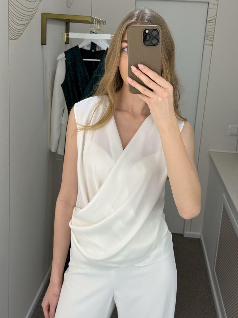 Топ молочный на запАх из атласной  вискозы