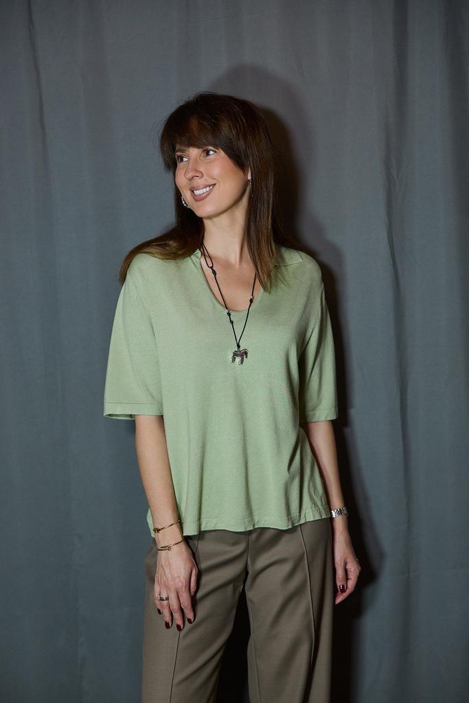 Футболка-поло оливкового цвета