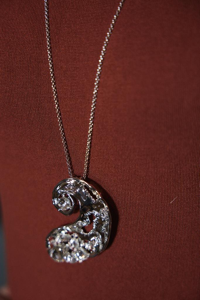 Украшение  на шею длинное ракушка двухстороннее