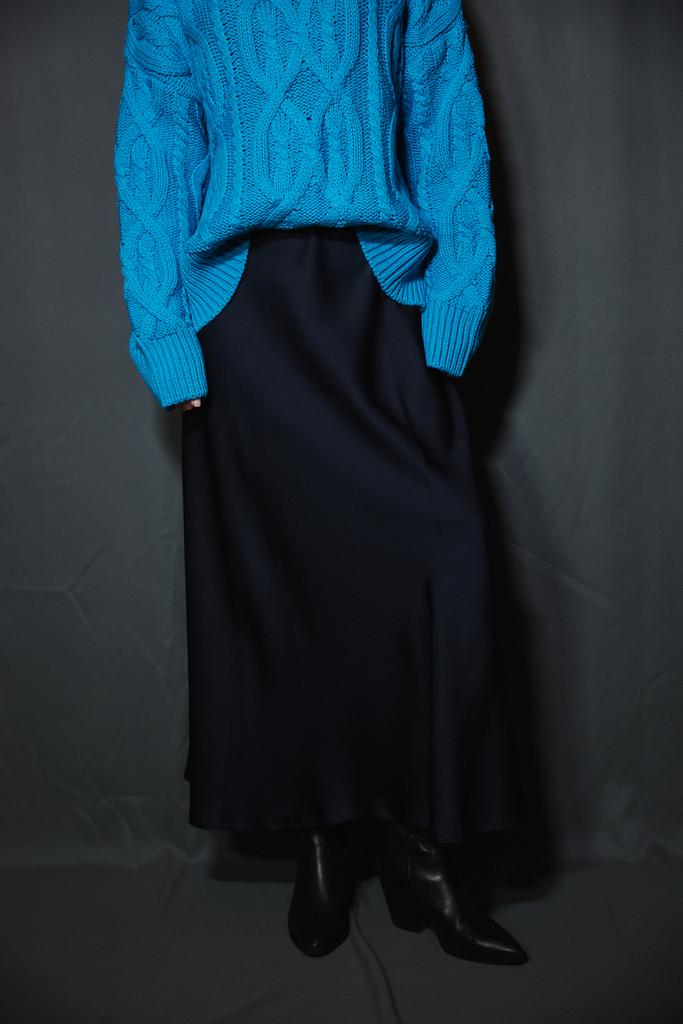 Юбка миди из шелка в  синем цвете