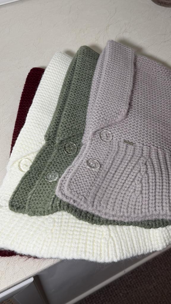 Вязаный капюшон на пуговицах  двойной  из шерсти с манишкой