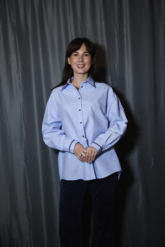 Рубашка голубая с синей вышивкой