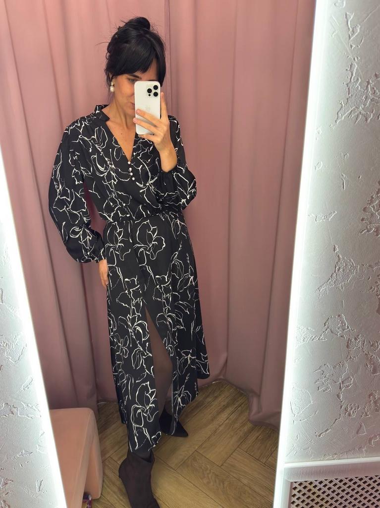 Платье из вискозы  с вырезом и разрезом