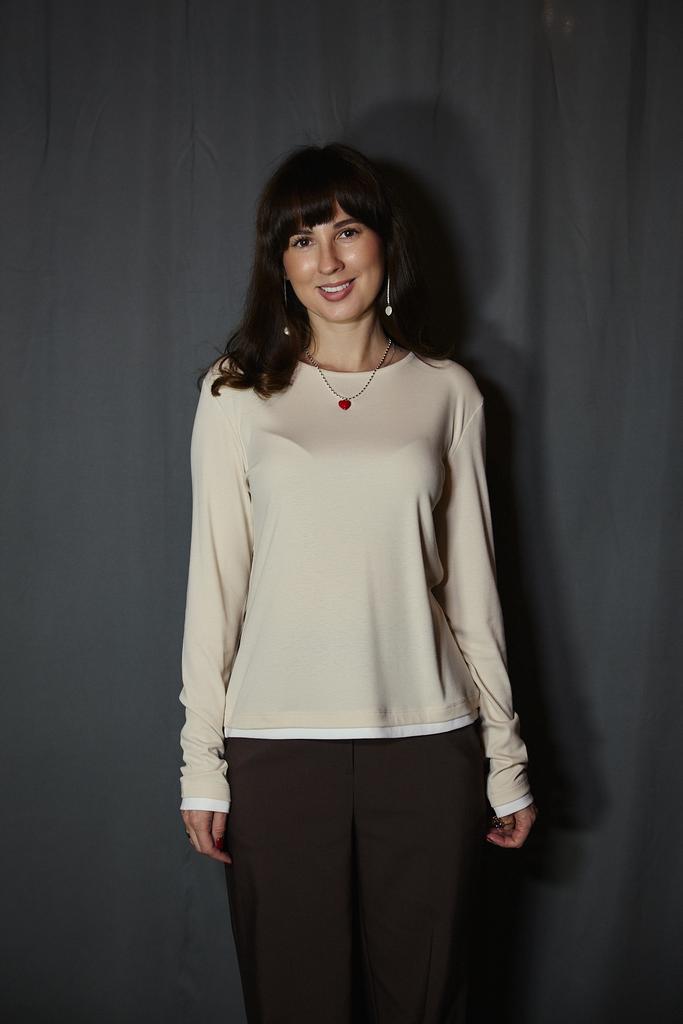 Лонгслив в молочном цвете с двойными  рукавами