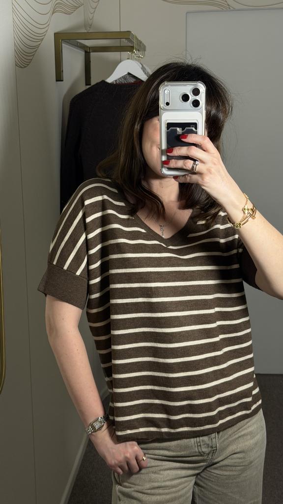 Футболка в полоску шоколадная вязаная