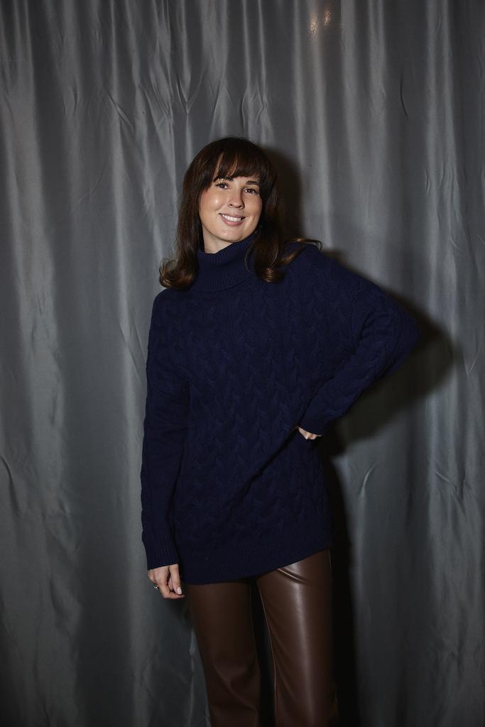 Свитер из кашемира и шерсти  удлиненный в синем  цвете