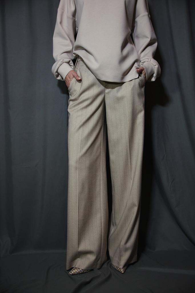 Брюки прямые светлые с метанитью