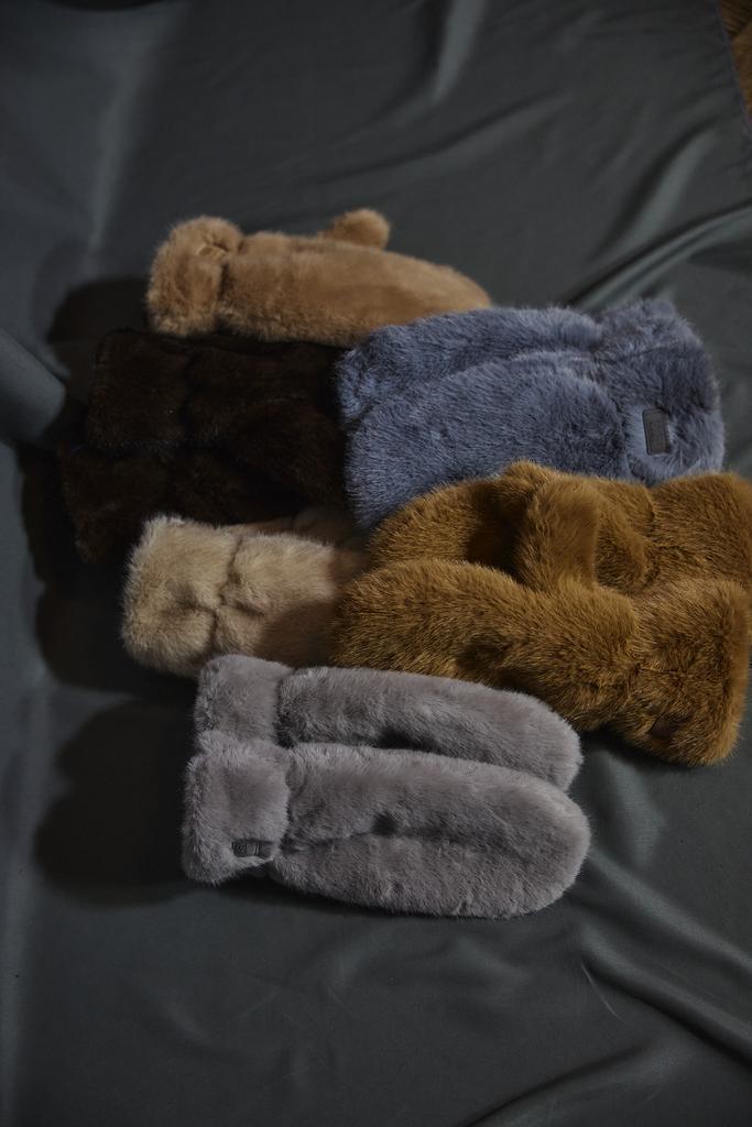 Варежки из экомеха