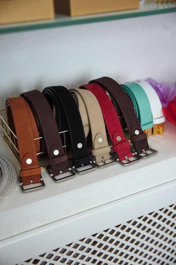 Ремни из натуральной замши серебристая пряжка