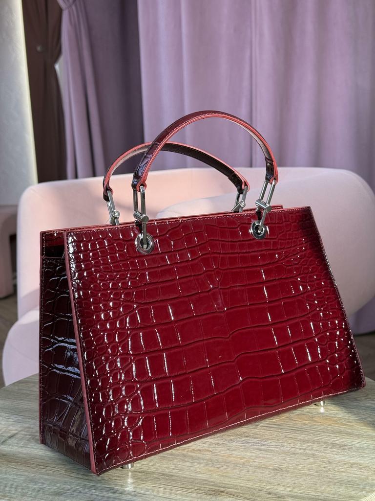 Сумка бордо из лаковой кожи