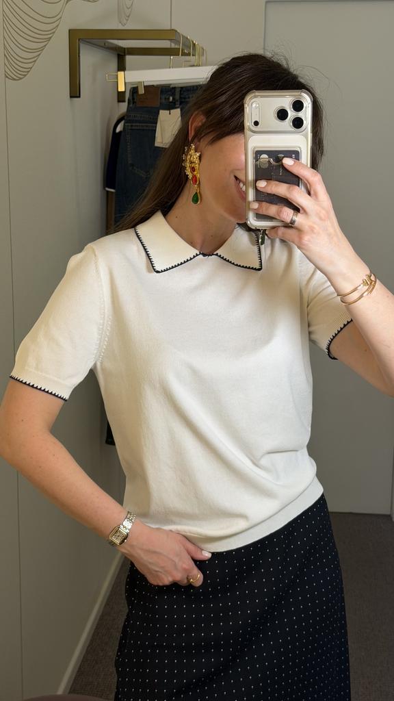 Футболка-поло  из трикотажа молочная с синим кантом