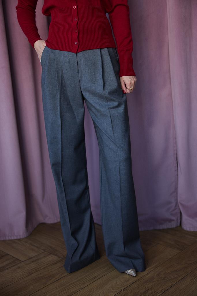 Брюки-палаццо серого цвета  с защипами