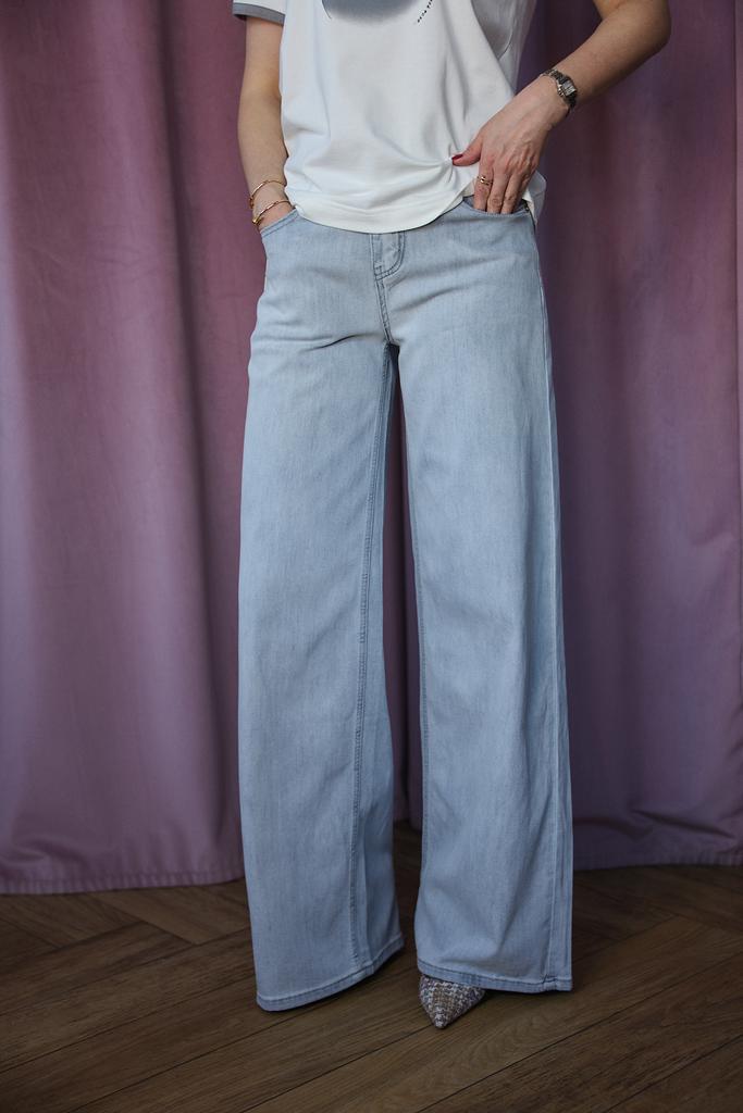 Джинсы серо-голубые  широкие