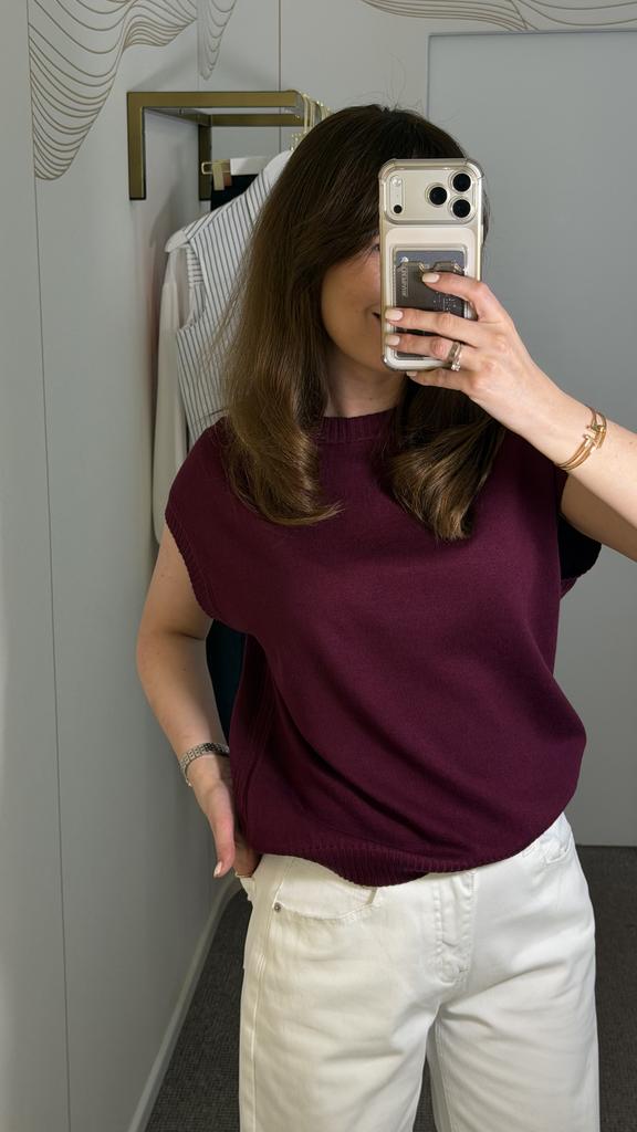 Жилет вязаный бордовый