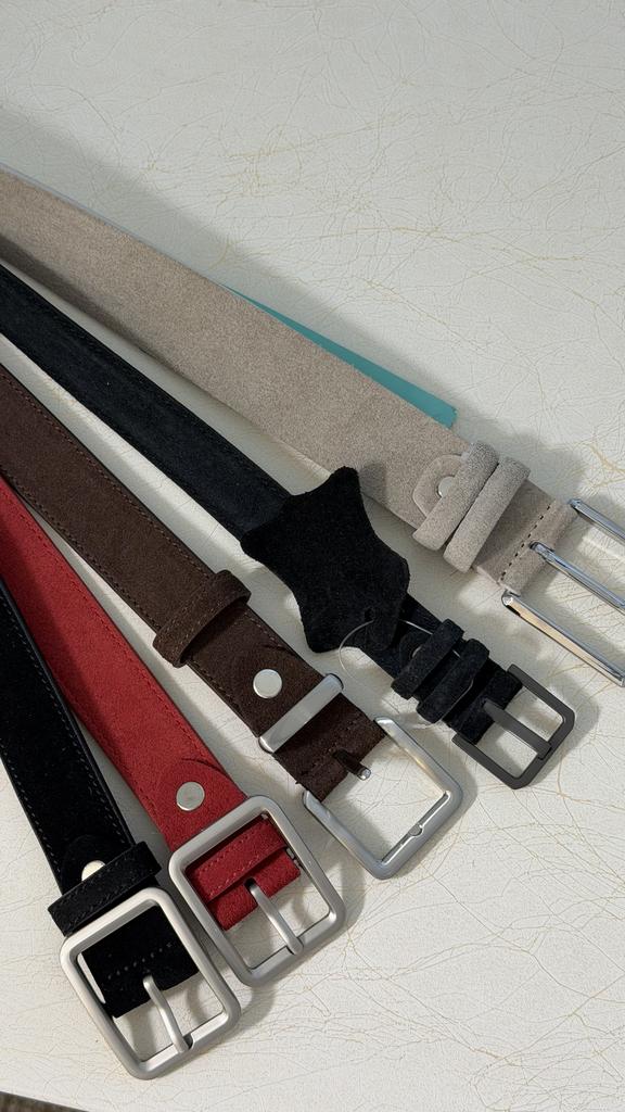 Ремни из натуральной замши серебристая  пряжка