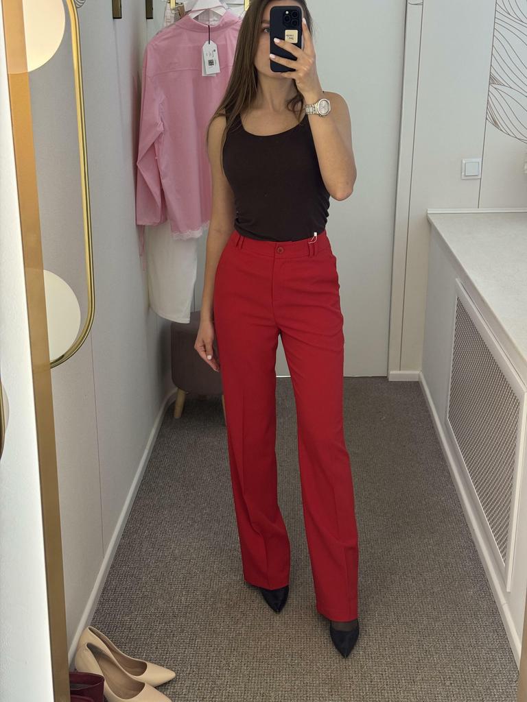 Брюки красные прямые в умеренной ширине