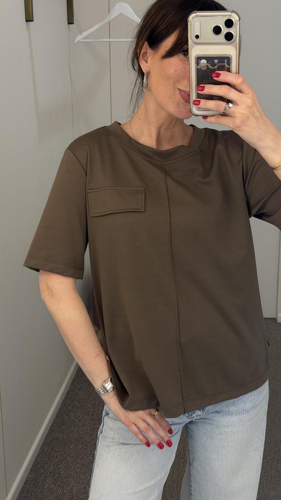 Кофейная  футболка с имитацией   кармана на груди