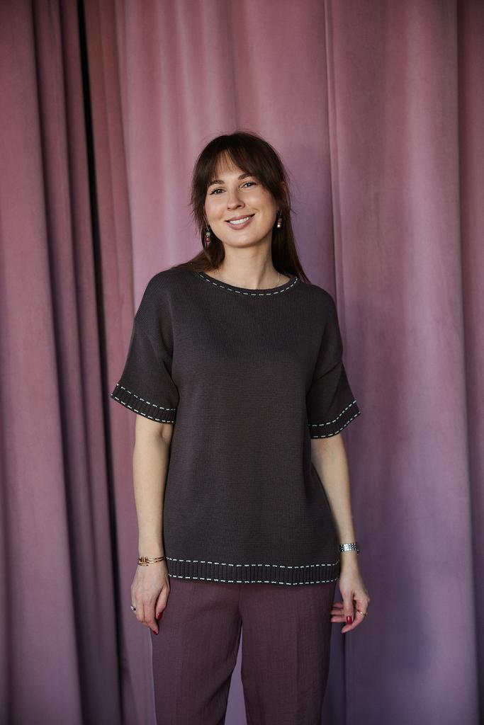 Футболка трикотажная коричневая со стежком белым