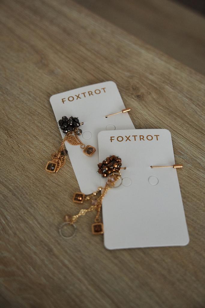 Броши в ассортименте с цепочками