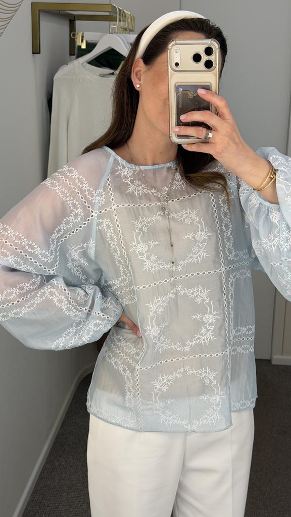 Блуза голубая из шитья с топом внутри
