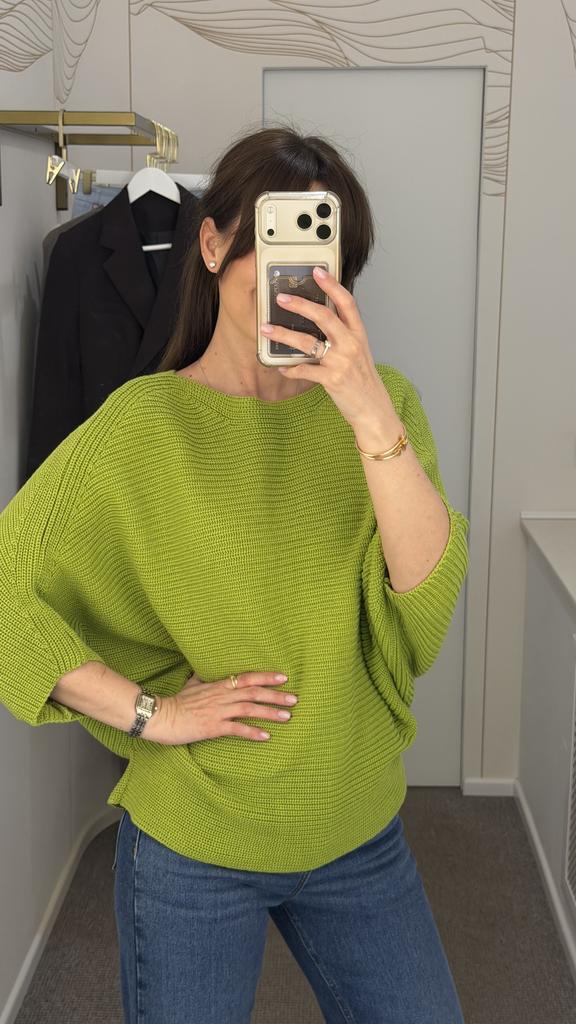 Джемпер летучая мышь  из  хлопка зелёное яблоко