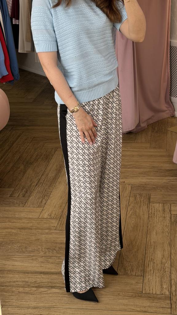 Брюки на резинке с лампасами