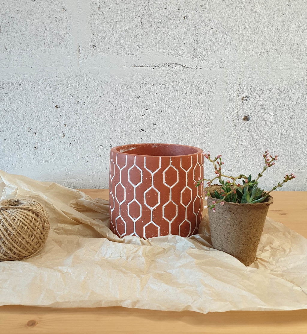 Кашпо бетонное с узором d14 h13