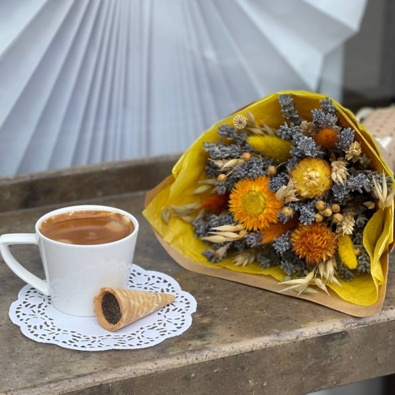 Букет комплимент из Крымского лавандина и сухоцветов в желто-горчичной гамме, коллекция "Уютная осень"