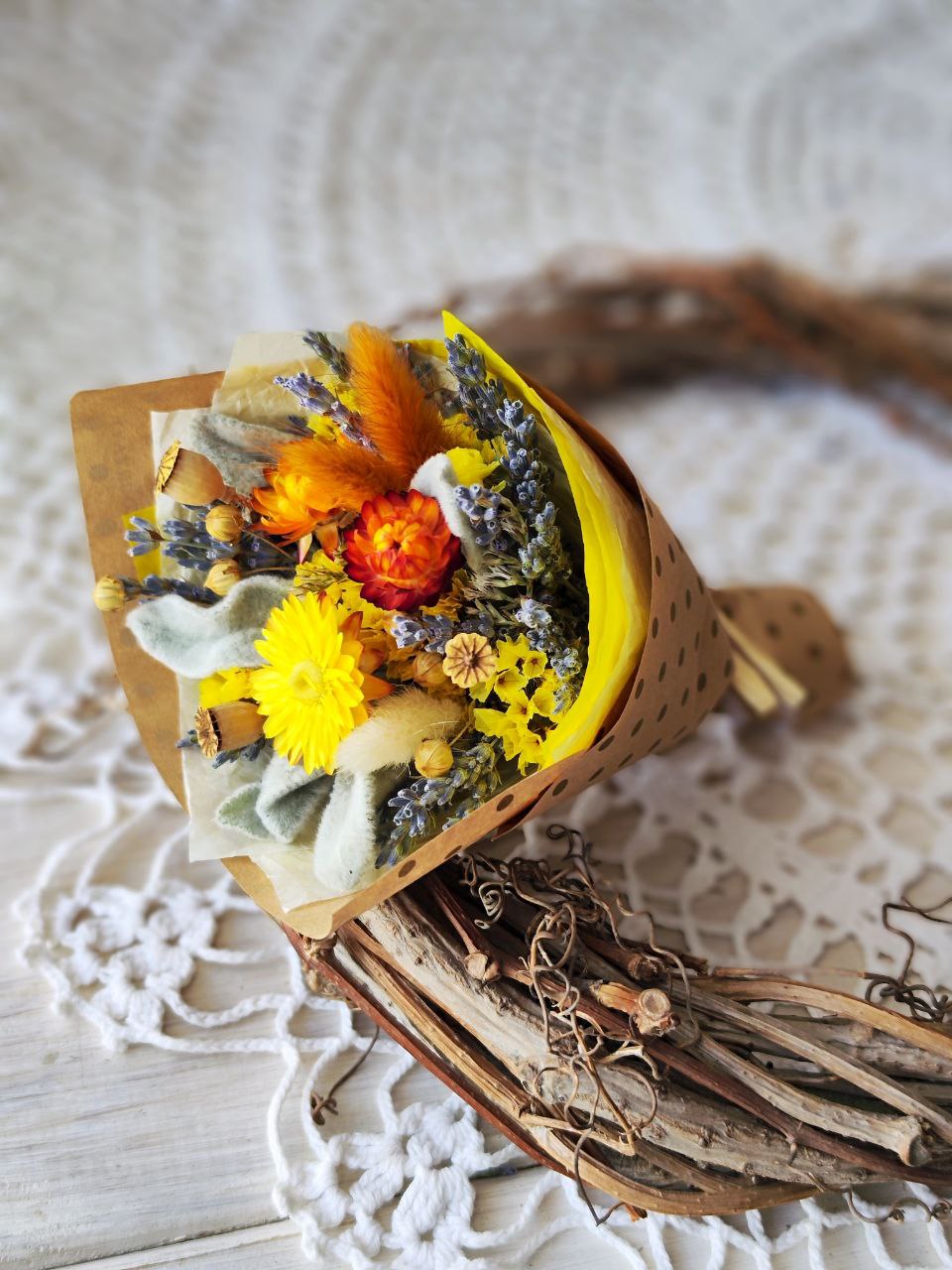 Мини-букет комплимент из Крымского лавандина и сухоцветов "Яркие краски осени"