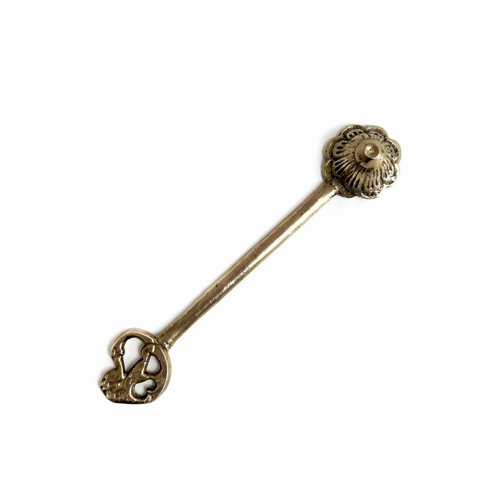 Гаситель фигурный из латуни