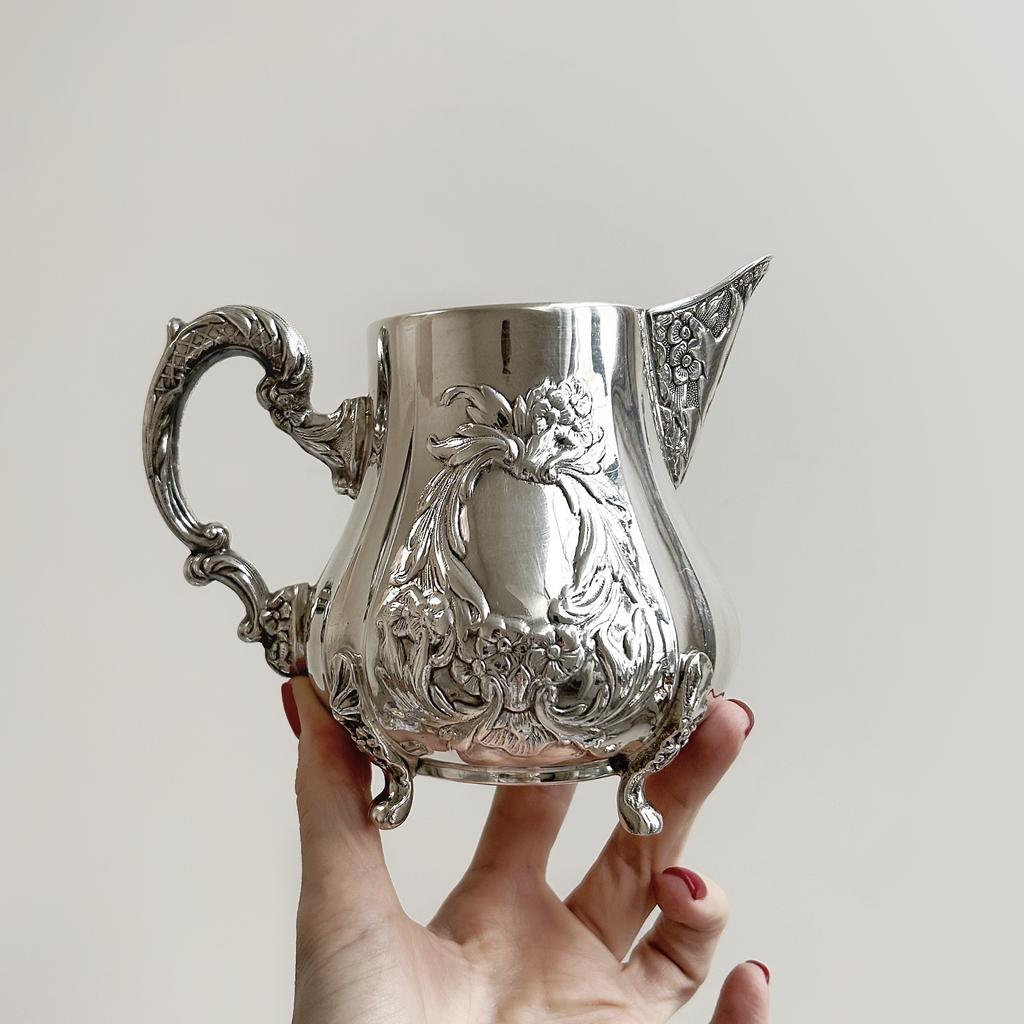 Кувшин на ножках-лапках, Испания