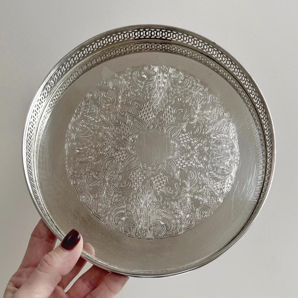 Круглый поднос с ажурным бортом, Англия