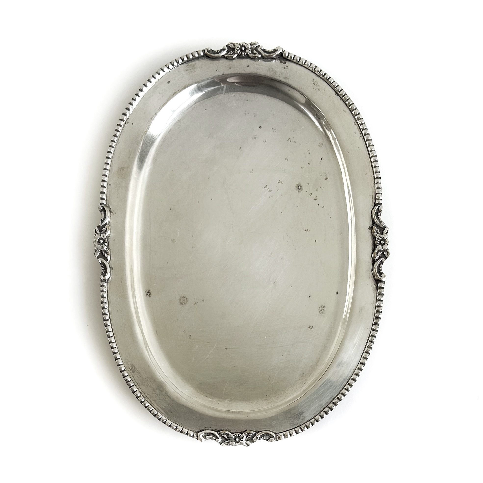 Овальный поднос на ножках