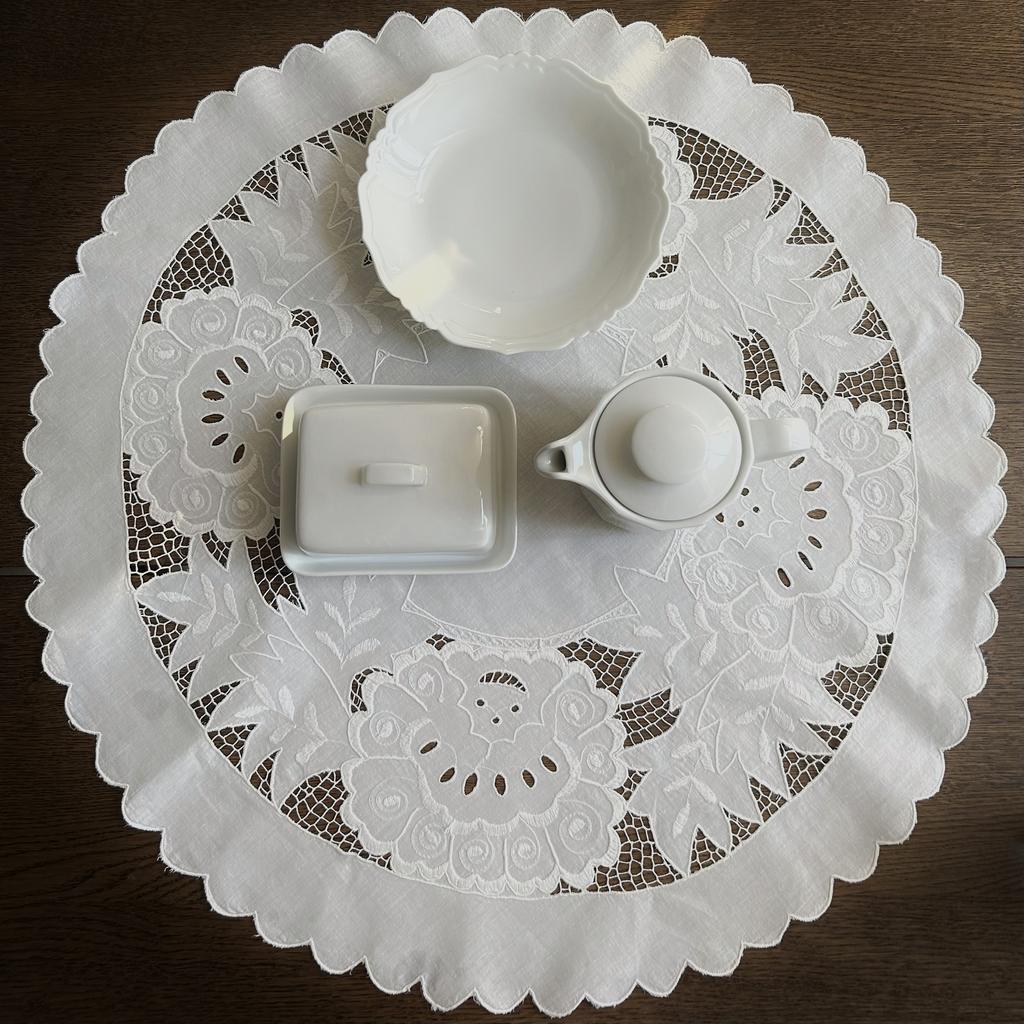 Большая круглая салфетка ручной работы